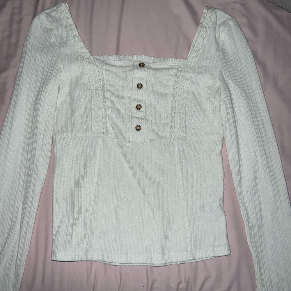 Shyanne Long sleeve button top!